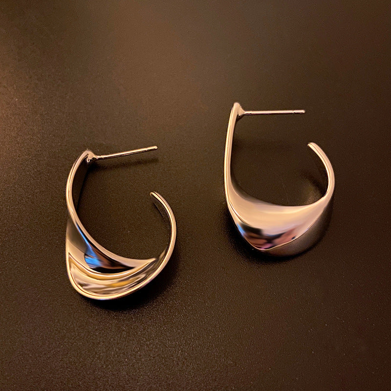Metal Twisted Design Sense Earrings